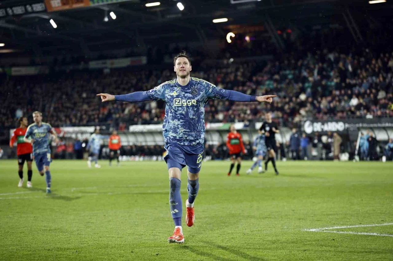 Ajax forması giyen Wout Weghorst 6 hafta sahalardan uzak kalacak