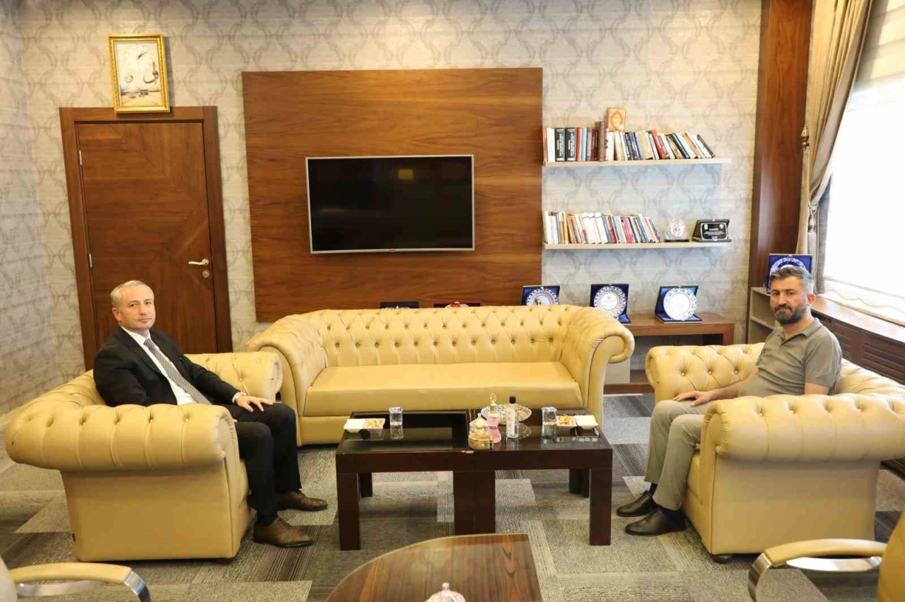 AK Parti Ağrı İl Başkanı Yıldız’dan Milli Eğitim Müdürü Kökrek’e ziyaret
