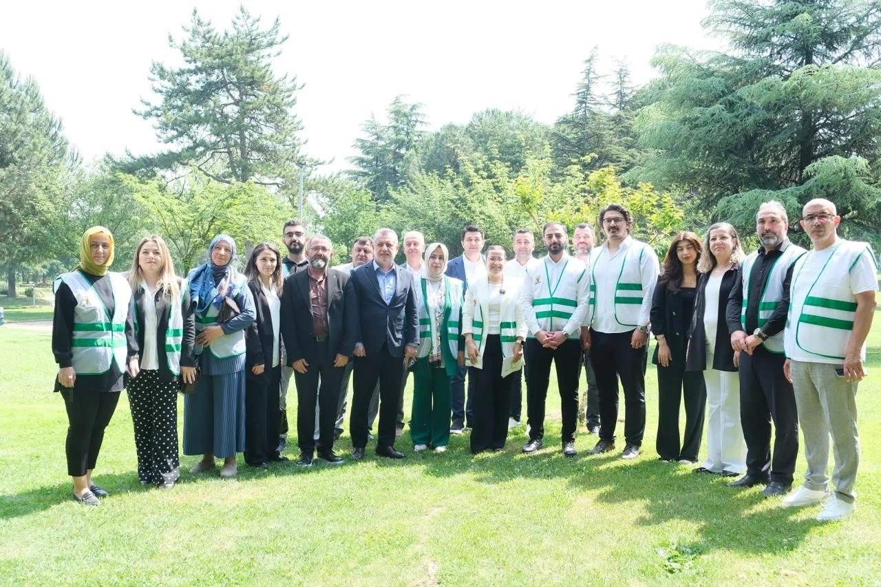 AK Parti Bursa İl Teşkilatları&rsquo;ndan &ccedil;evre duyarlılığı
