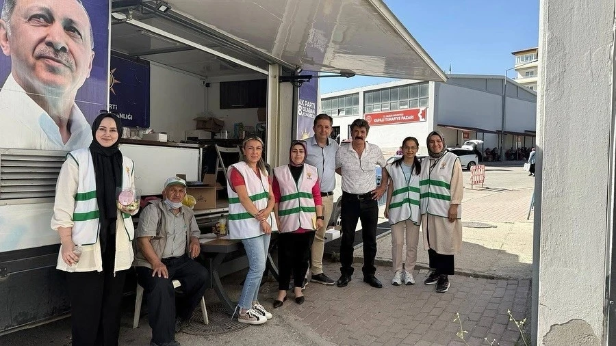 AK Parti’den kapalı pazar alanında üye standı
