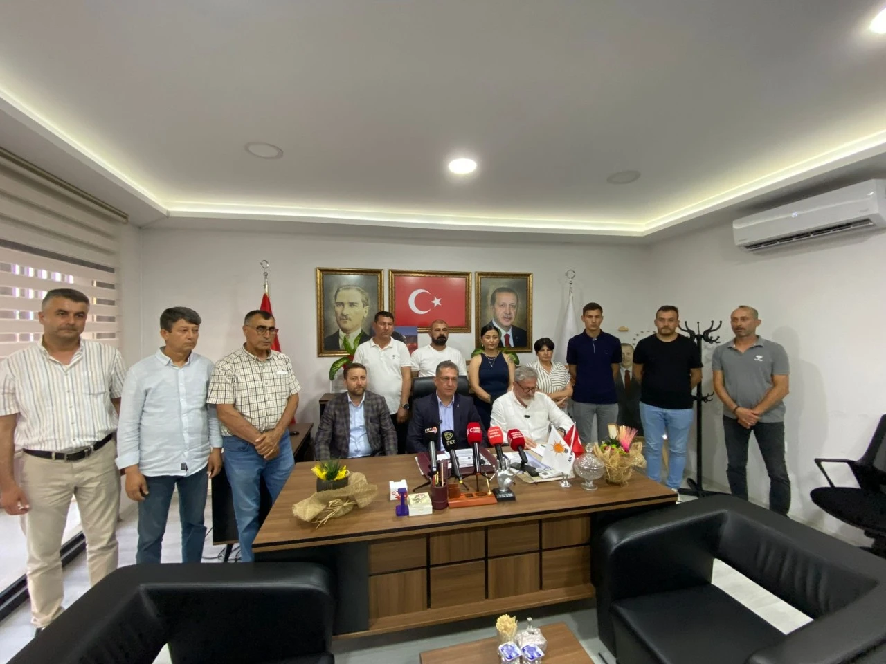 AK Parti Fethiye Binasına Taşlı Saldırı