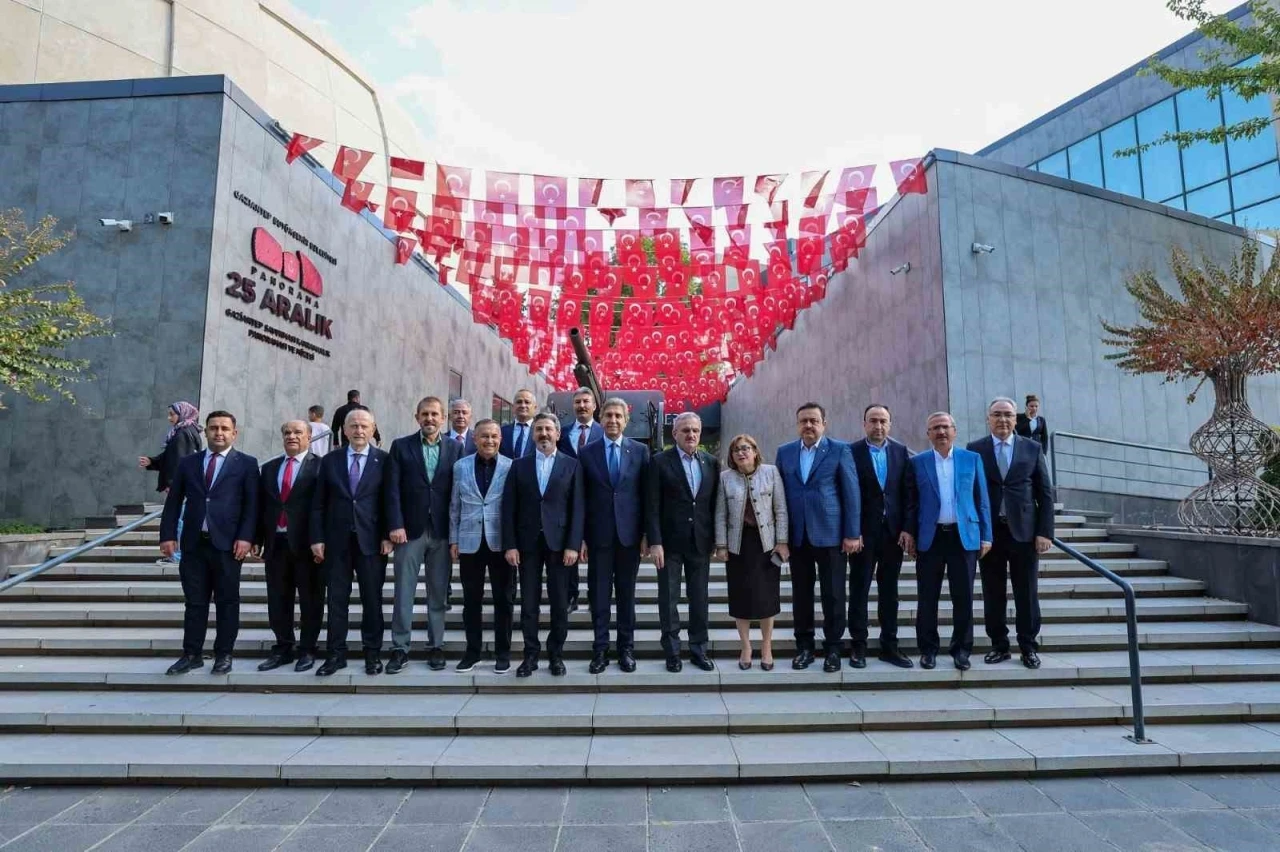 AK Parti Genel Başkan Yardımcısı Demir: &quot;25 Aralık Panorama Müzesi, tarihi canlandıran kıymetli bir eser&quot;
