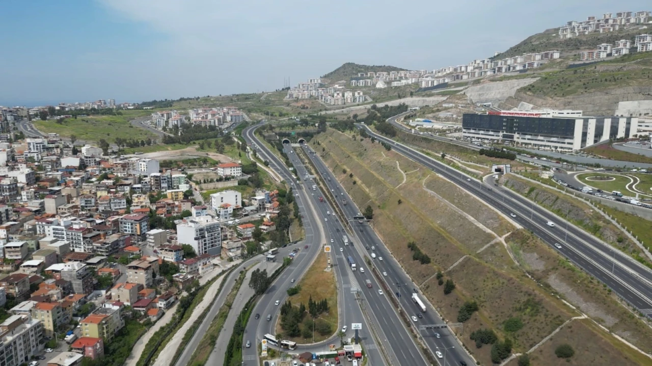 AK Parti İzmir İl Başkanı Saygılı’dan kente yapılan ulaşım yatırımları raporu
