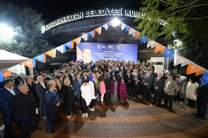 AK Parti Kahramankazan İl&ccedil;e Teşkilatı&rsquo;nda yeni &uuml;yelere rozet takıldı
