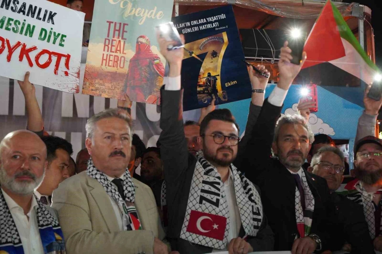 AK Parti Kayseri İl Başkanı Okandan, ‘Kararlılık Yürüyüşü’ne katıldı
