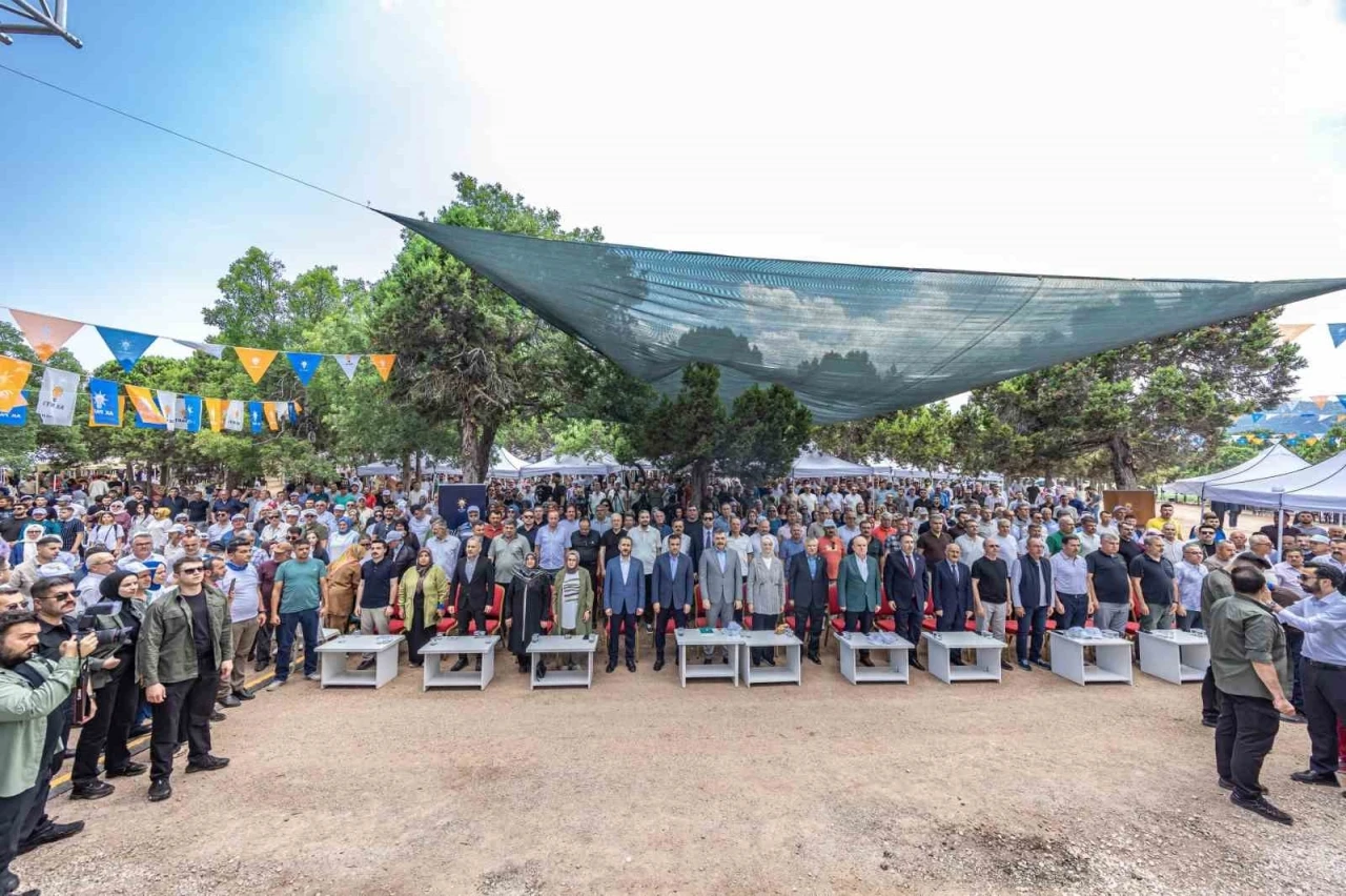AK Parti Konya İl Danışma Meclisi Toplantısı Bakan &Ccedil;ift&ccedil;i&rsquo;nin katılımıyla ger&ccedil;ekleştirildi
