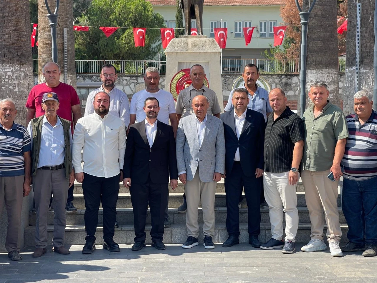AK PARTİ MİLLETVEKİLİ OTGÖZ MANİSA'DA HALKLA BULUŞTU