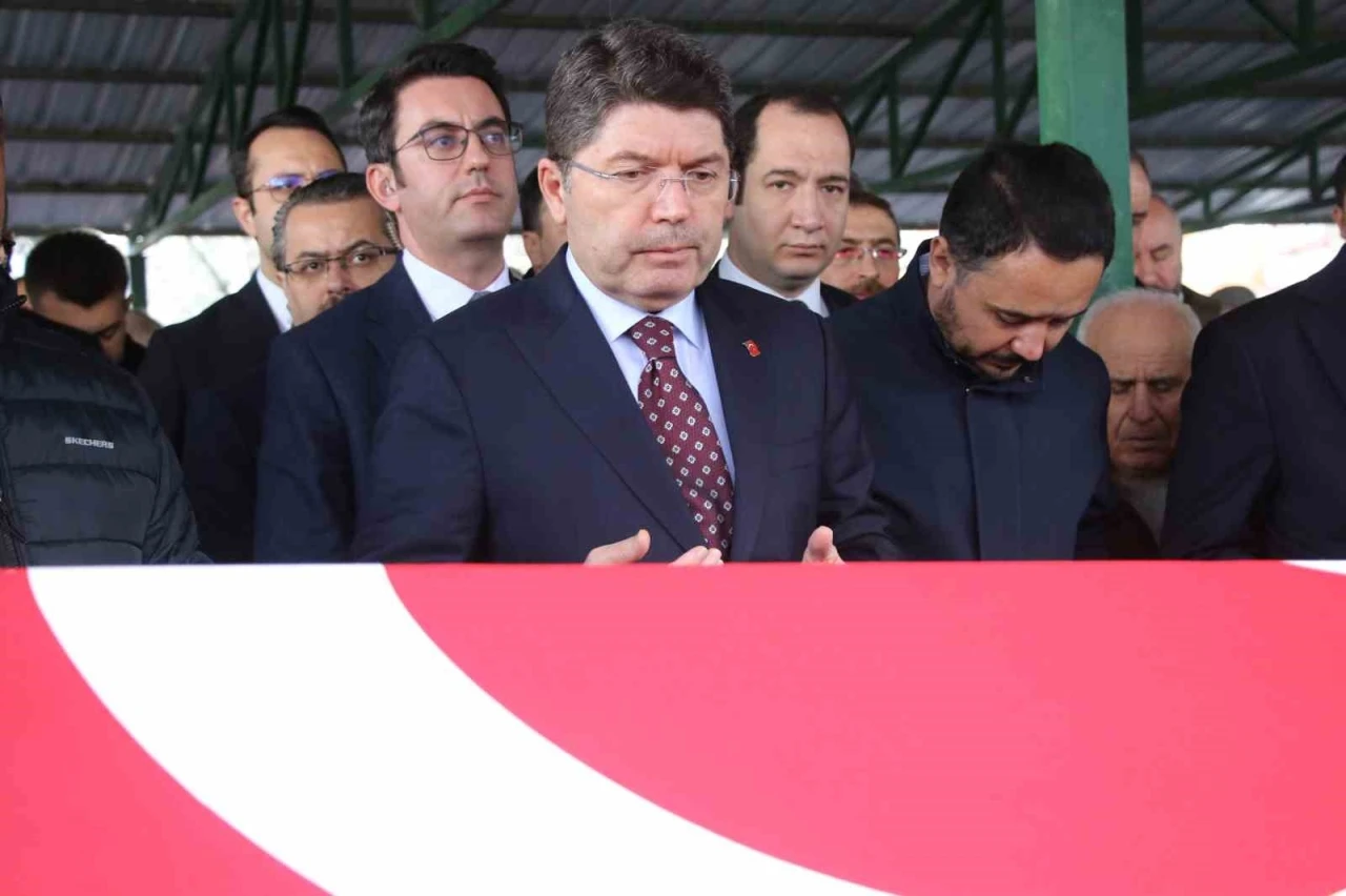 AK Parti Uşak eski Milletvekili Altay son yolculuğuna uğurlandı
