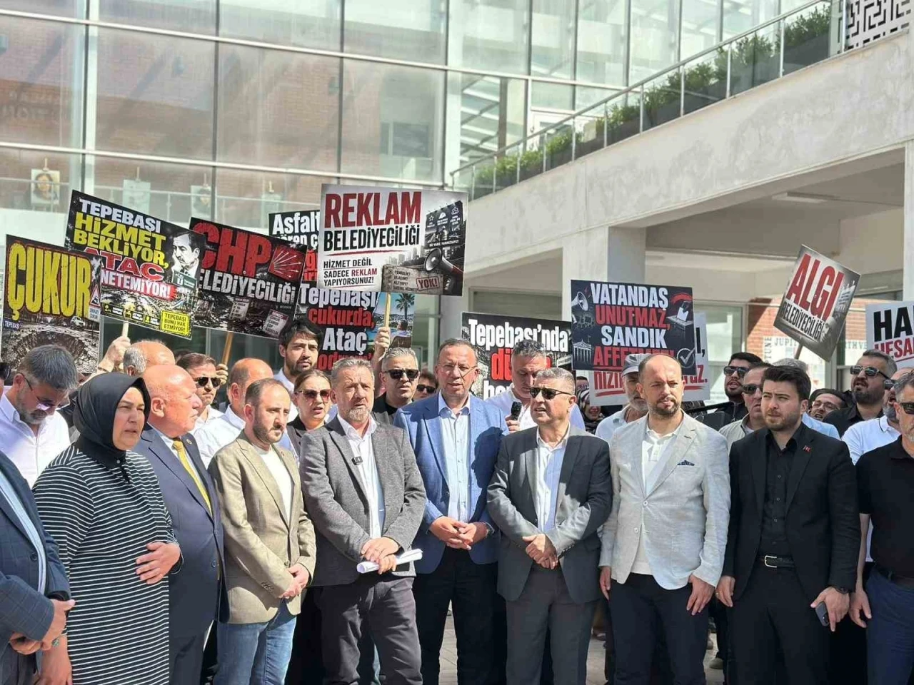 AK Partili Şimşek&rsquo;ten Tepebaşı Meclisi tepkisi: "Mecliste mikrofon kapatarak ger&ccedil;eklerin &uuml;zerini &ouml;rtemezsiniz"
