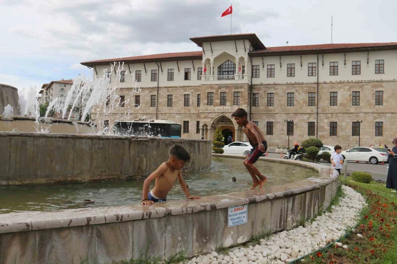 Akan trafiğin arasında tehlikeli serinlik
