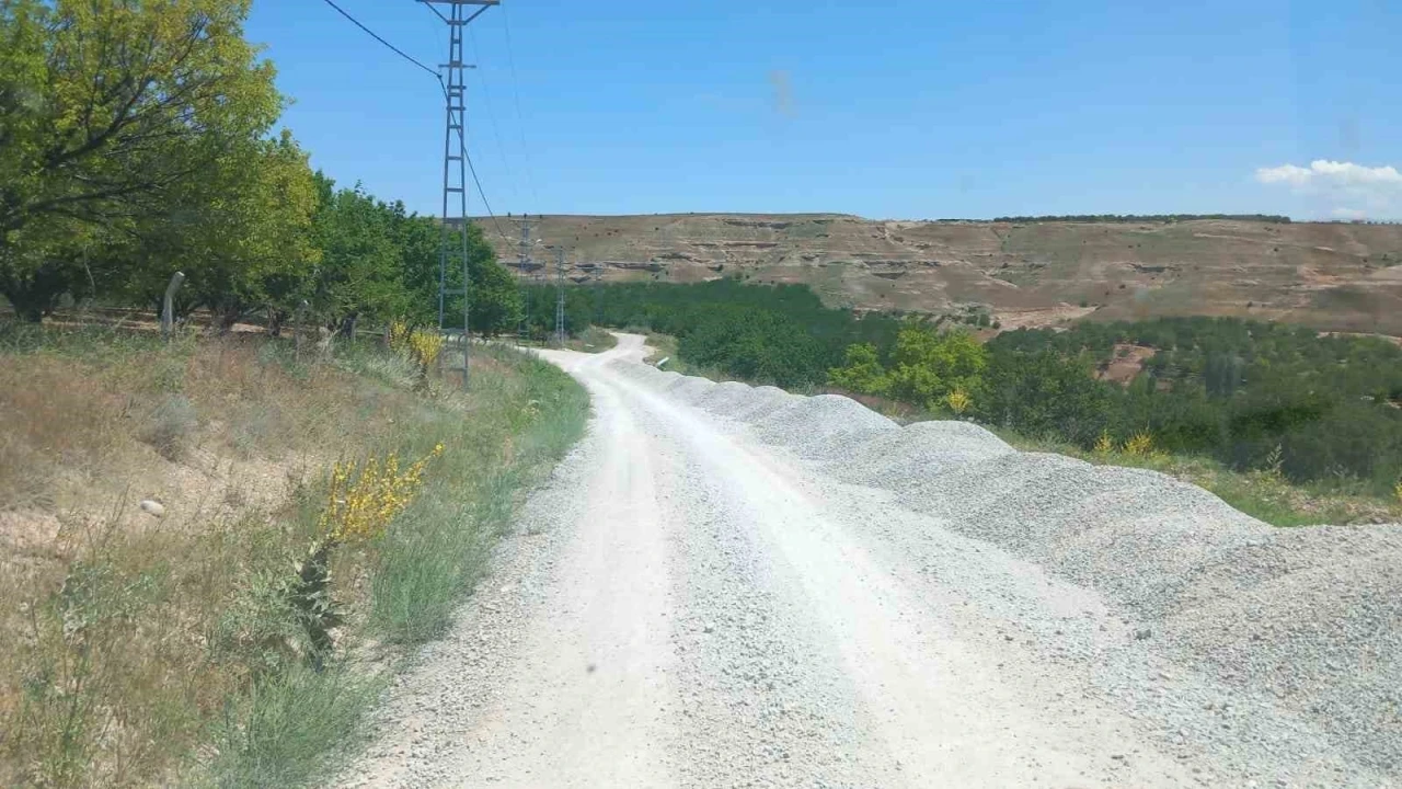 Ak&ccedil;adağ&rsquo;ın yol ağı g&uuml;&ccedil;leniyor
