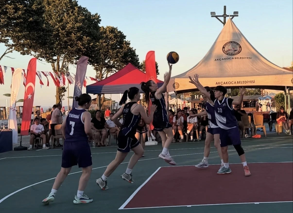 Ak&ccedil;akoca&rsquo;da 3x3 sokak basketbolu şampiyonları Bolu ve Muğla oldu
