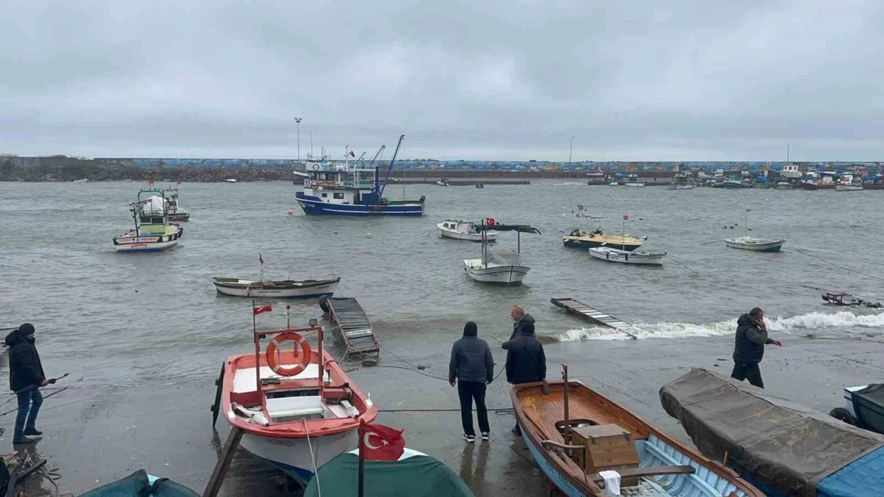 Akçakoca’da fırtına etkili oluyor
