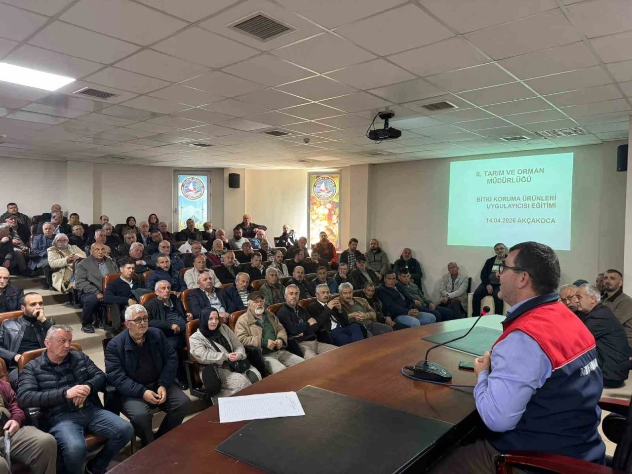 Ak&ccedil;akoca&rsquo;da &uuml;reticilere bitki koruma ve b-re&ccedil;ete eğitimi
