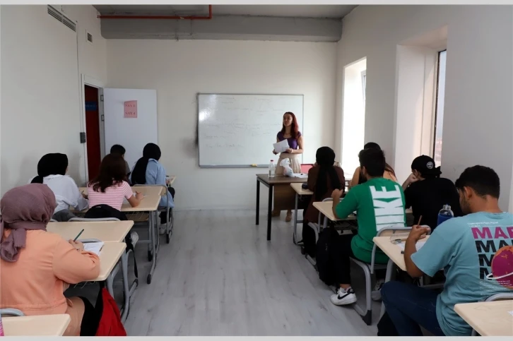 Akdeniz Belediyesi Et&uuml;t Merkezinde eğitim g&ouml;ren 127 &ouml;ğrenci &uuml;niversitelerin &ccedil;eşitli b&ouml;l&uuml;mlerine yerleşti
