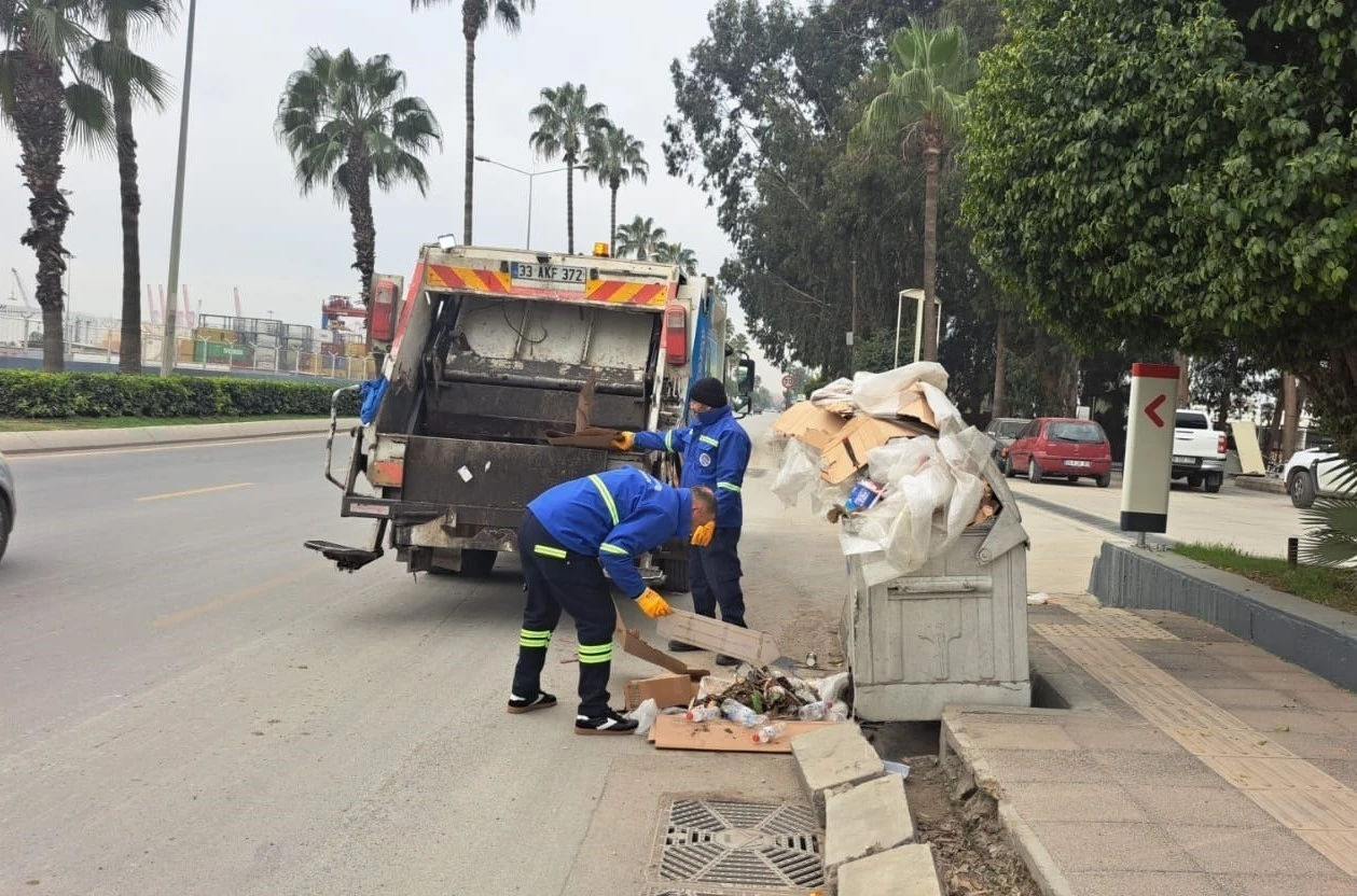 Akdeniz&rsquo;de &ccedil;evre temizliği aralıksız s&uuml;r&uuml;yor
