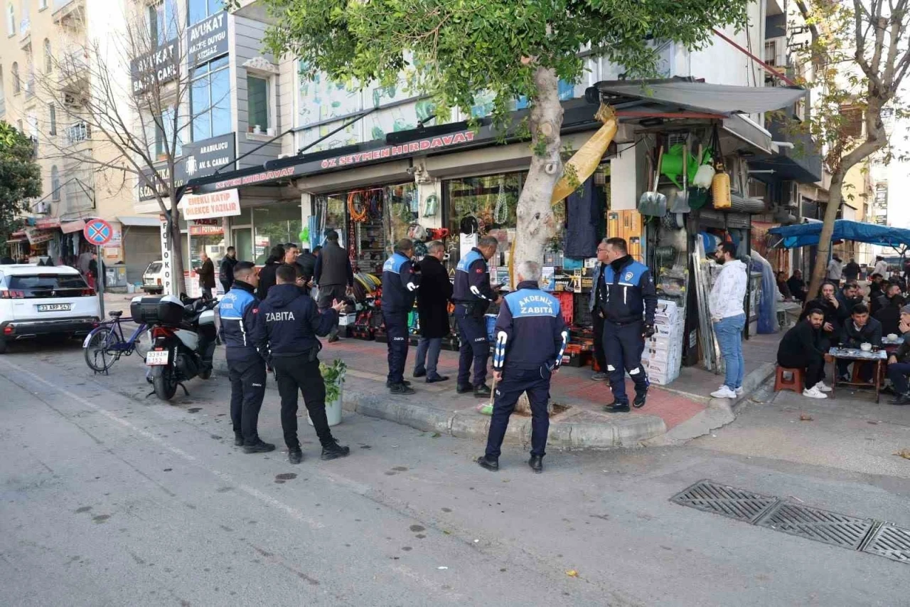 Akdeniz&rsquo;de kaldırım ve yol işgaline ge&ccedil;it yok
