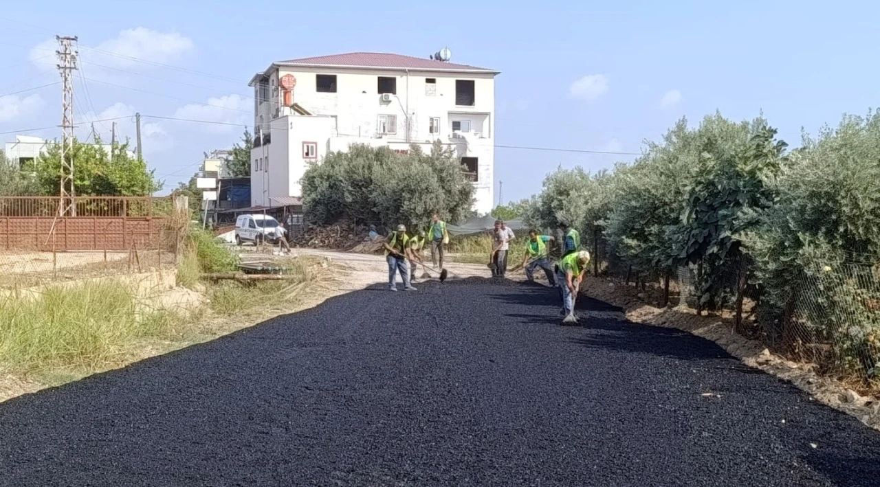 Akdeniz’de yol ve sokak yenileme çalışmaları sürüyor
