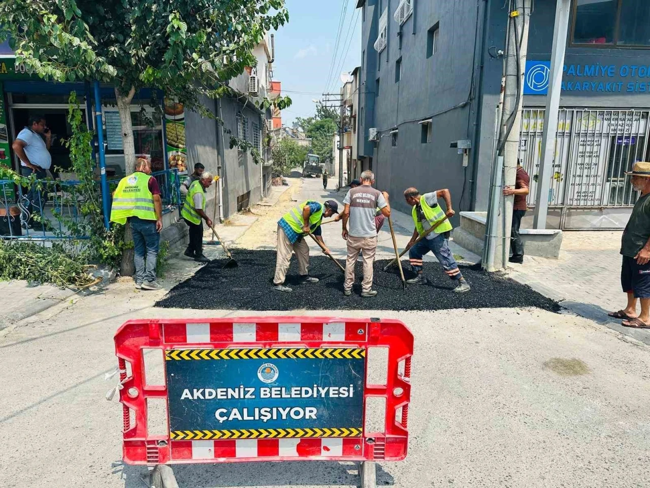 Akdeniz’in her mahallesine hizmet götürülüyor
