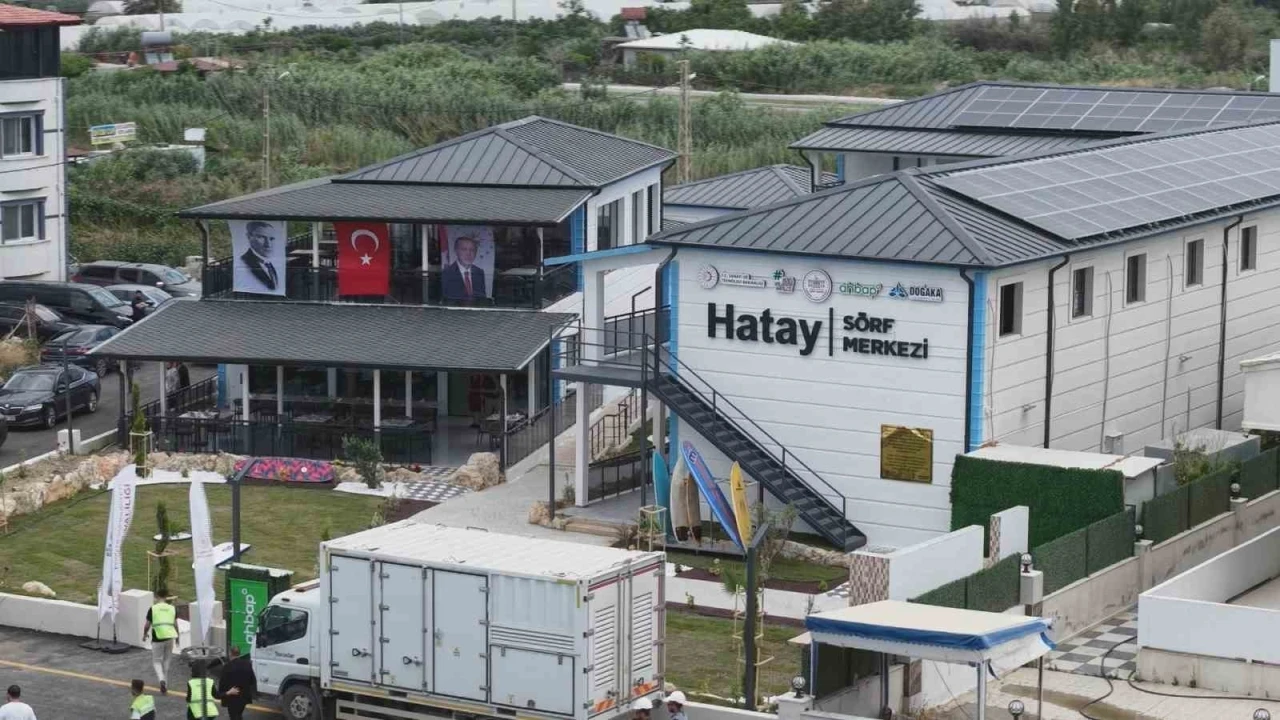Akdeniz&rsquo;in hır&ccedil;ın dalgaları geleceğin s&ouml;rf&ccedil;&uuml;lerini yetiştirecek
