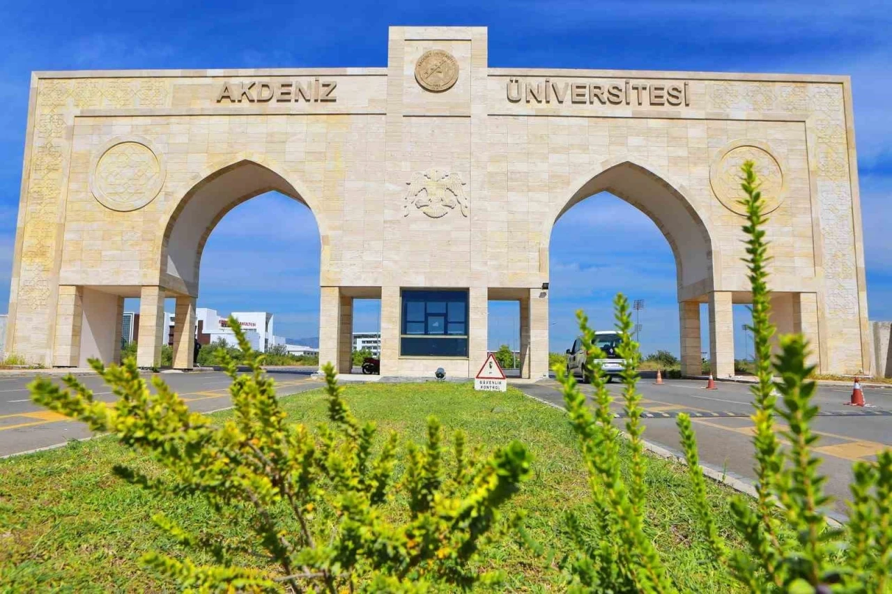 Akdeniz &Uuml;niversitesi URAP d&uuml;nya sıralamasında 40 basamak y&uuml;kseldi
