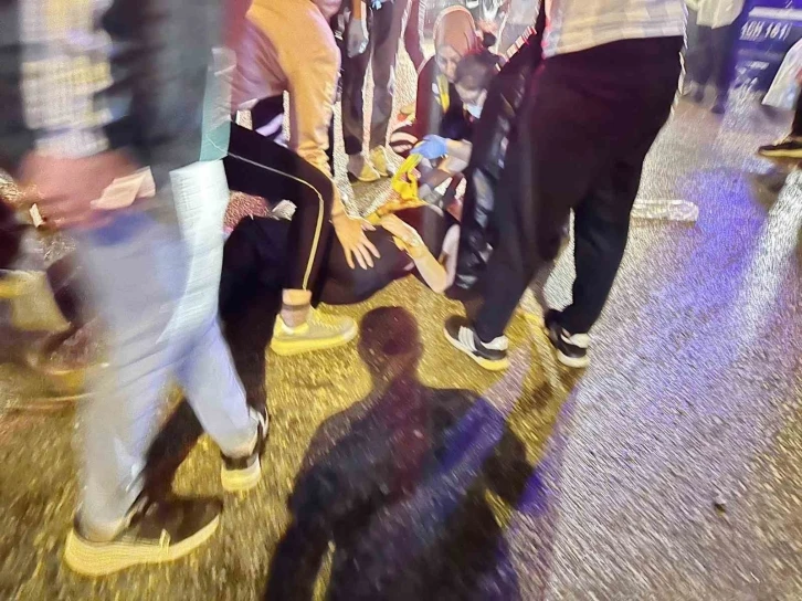 Akhisar iki otomobil &ccedil;arpıştı, 4 kişi yaralandı
