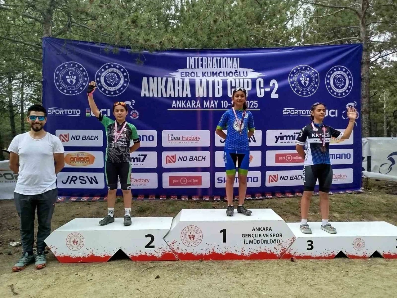 Akhisarlı bisikletçiler Ankara’da zirvede yer aldı
