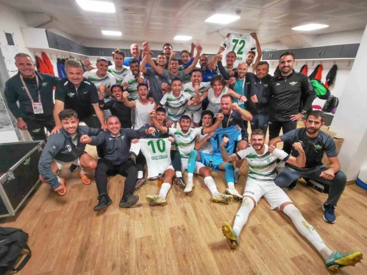 Akhisarspor ilk galibiyetini aldı, Turgutluspor takibini s&uuml;rd&uuml;rd&uuml;
