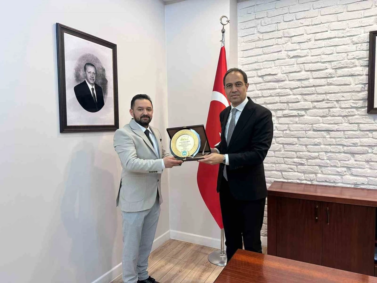 AKİB&rsquo;ten İl Sağlık M&uuml;d&uuml;r&uuml; Dr. Mehmet Erşan&rsquo;a teşekk&uuml;r ziyareti
