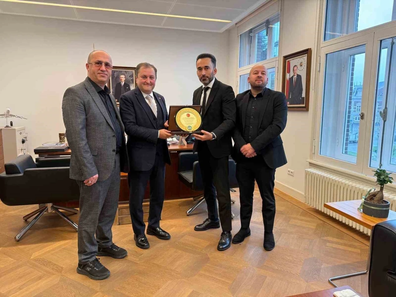 AKİB yönetiminden Amsterdam Başkonsolosu’na ziyaret
