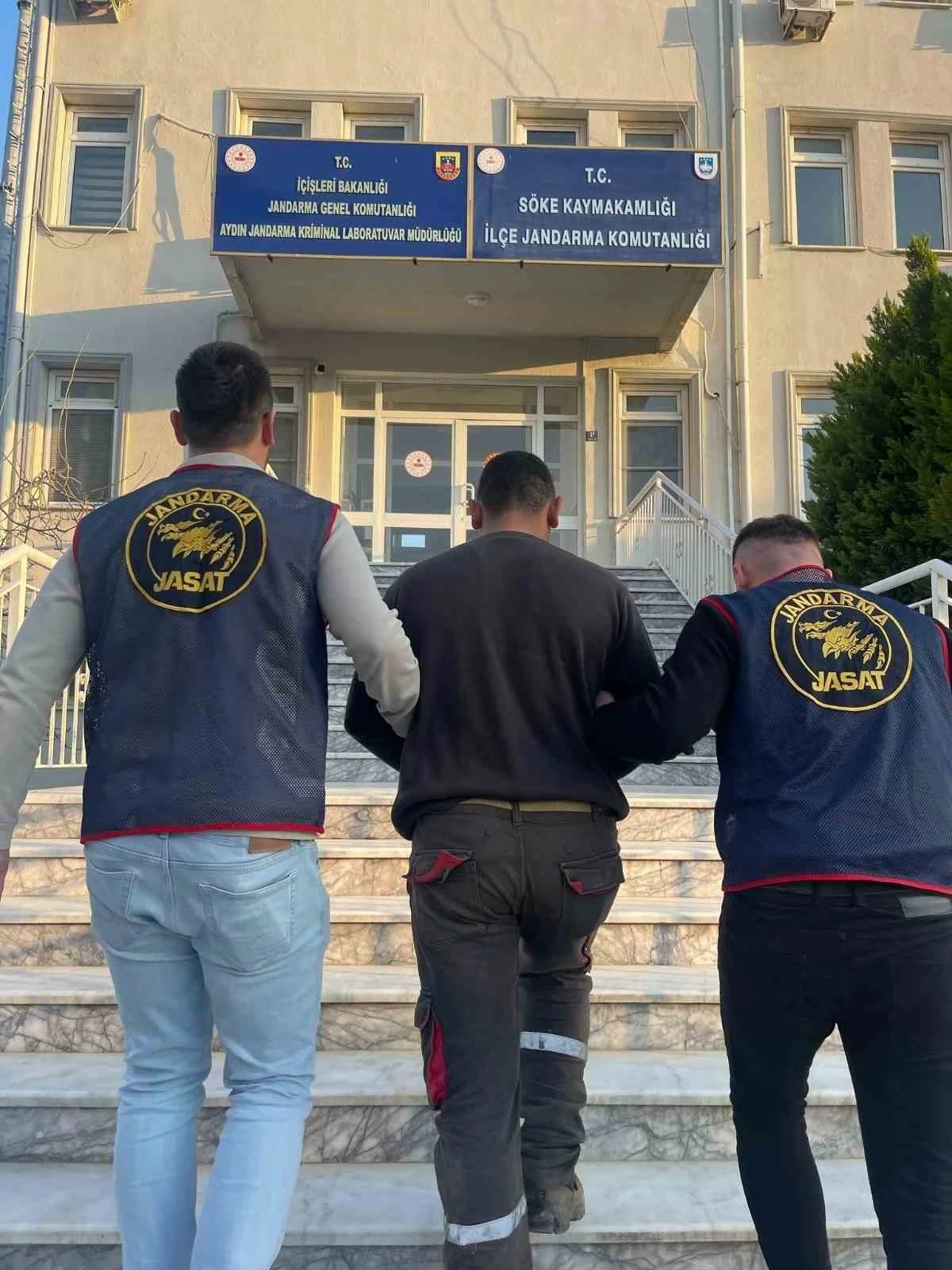 Akrabalarını ziyarete geldi, operasyonla yakalandı