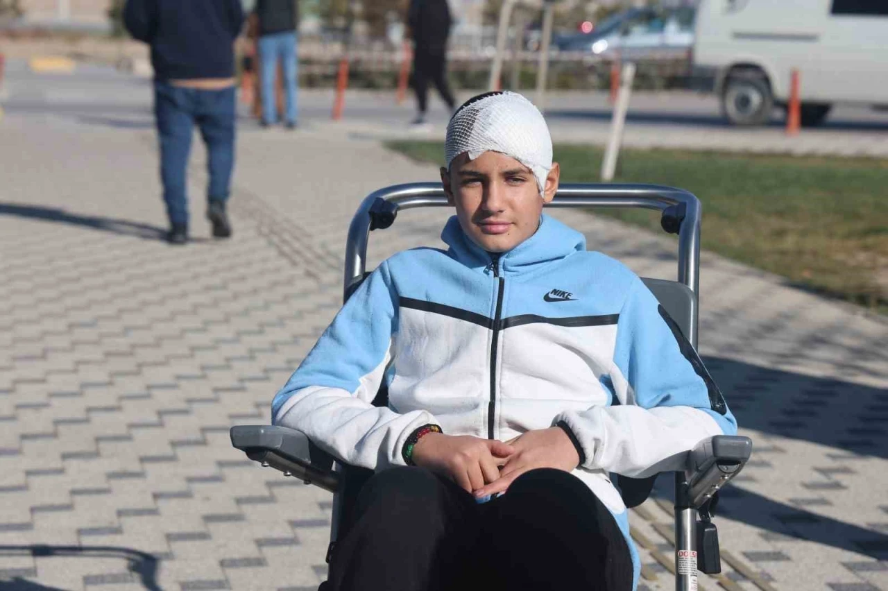 Akran zorbalığına maruz kalan 13 yaşındaki &ccedil;ocuğun kafatası titanyum par&ccedil;alarıyla yeniden oluşturuldu
