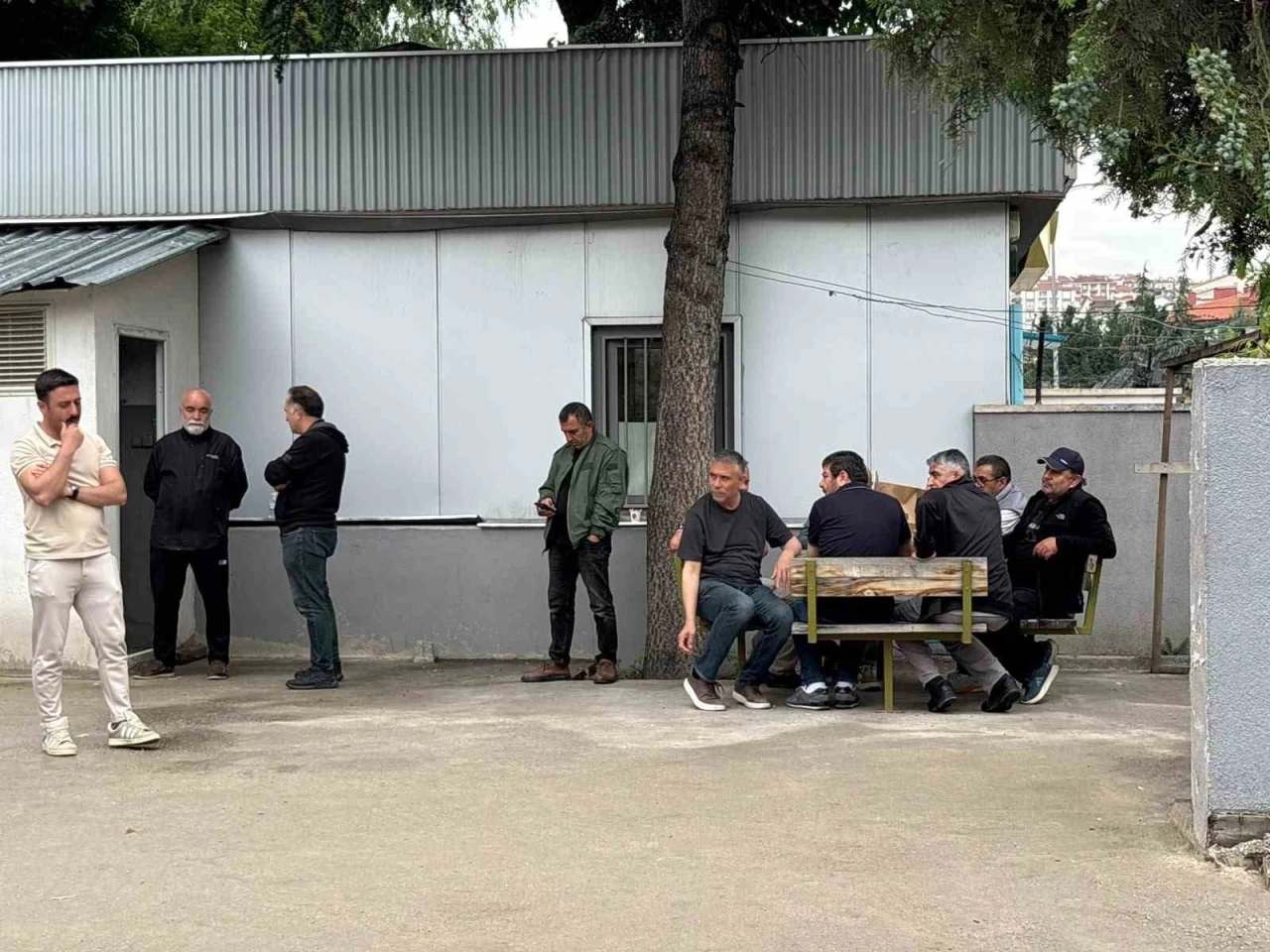 Akranının bı&ccedil;aklayarak &ouml;ld&uuml;rd&uuml;ğ&uuml; 16 yaşındaki &ccedil;ocuğun babası feryat etti: "Benim ciğerim yanıyor, bitmiş haldeyim"
