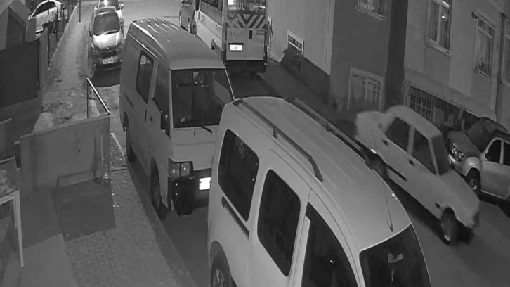 Akşam ilana koyduğu aracı sabah &ccedil;alındı
