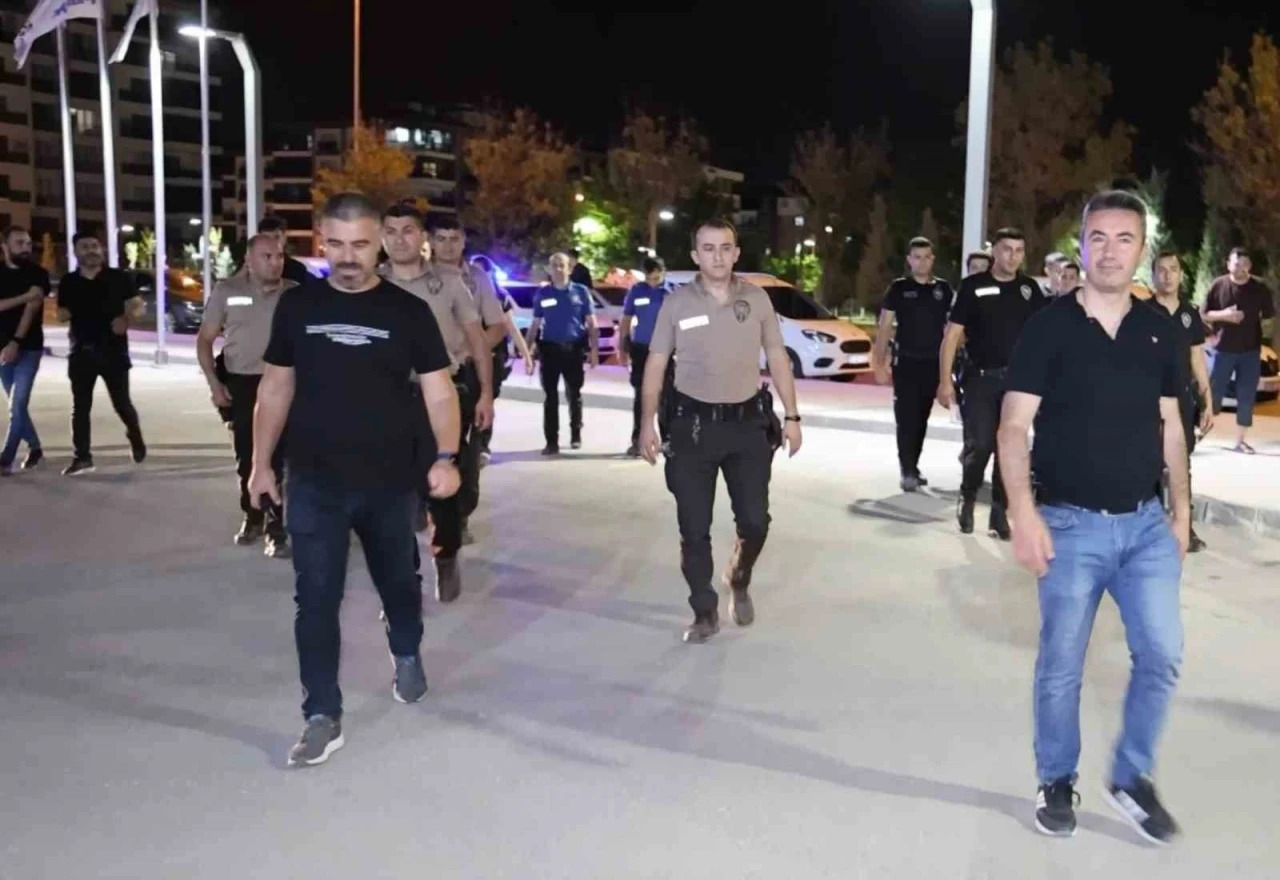 Aksaray’da 116 polisle park ve bahçelerde şok uygulama
