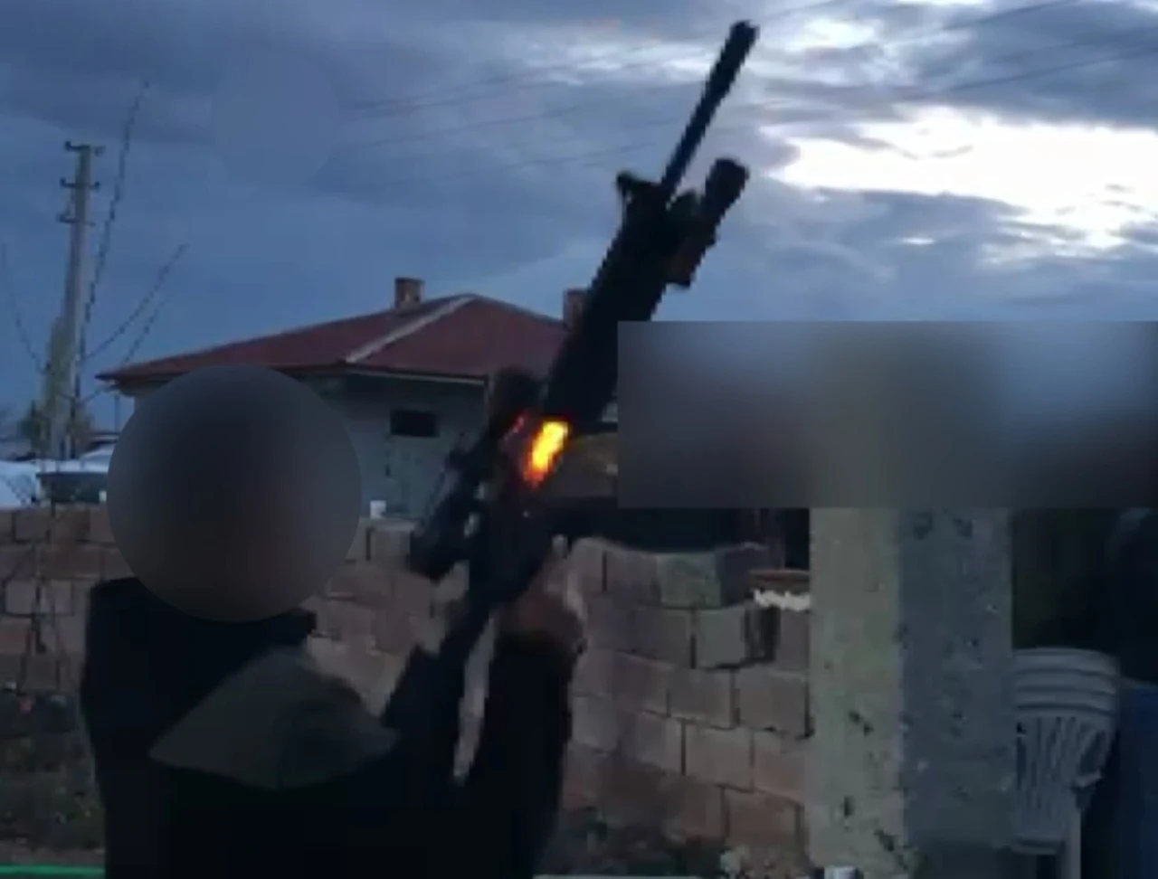 Aksaray’da 35 adrese silahlı maganda operasyonu: Evlerden cephanelik çıktı
