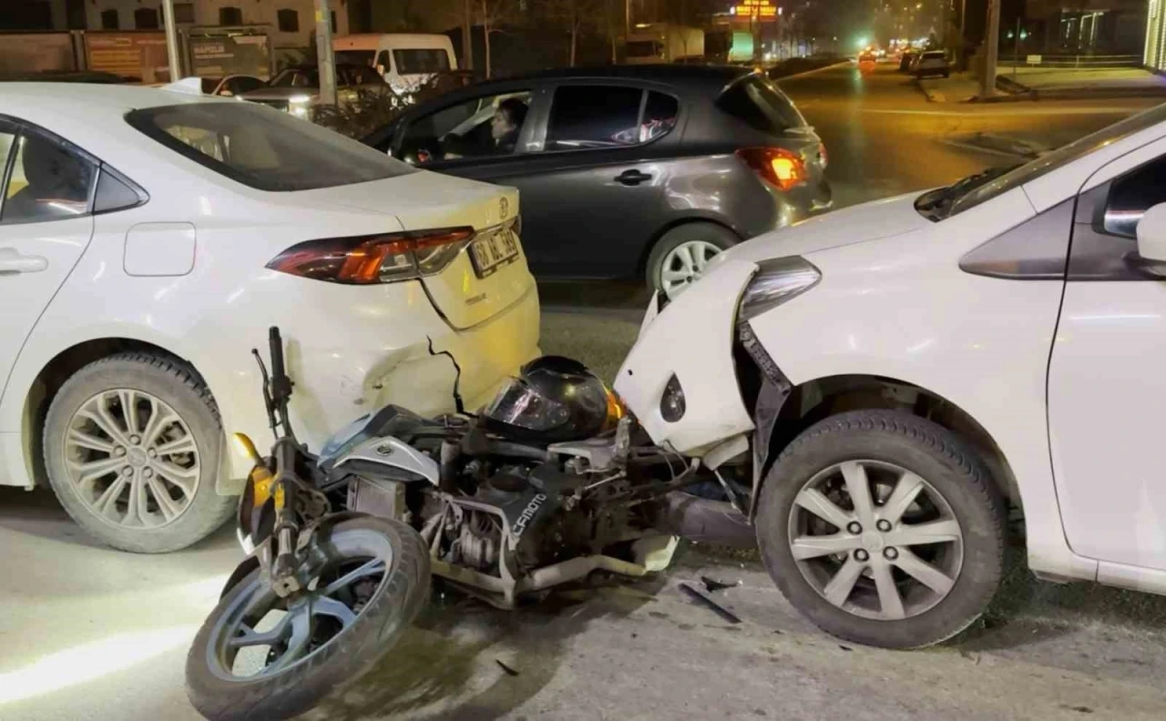 Aksaray&rsquo;da 4 ara&ccedil;lı zincirleme kaza: 1 yaralı
