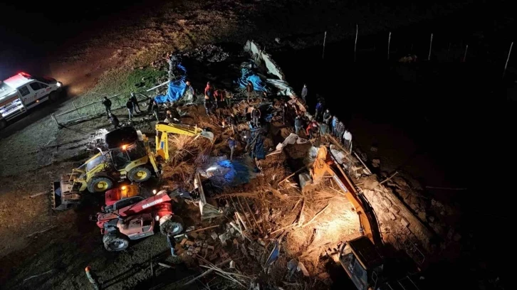 Aksaray’da mandıra çöktü: 750 küçükbaş hayvan göçük altında kaldı
