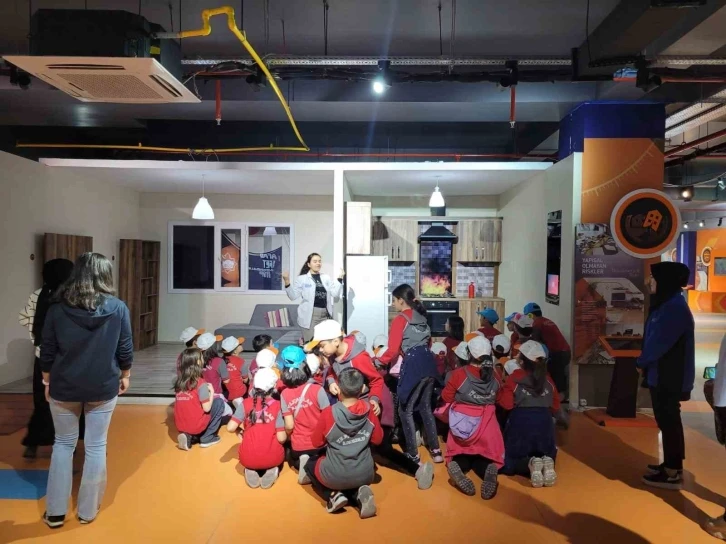 Aksaray&rsquo;da minik &ouml;ğrenciler Bilim Merkezi&rsquo;nde eğitim aldı
