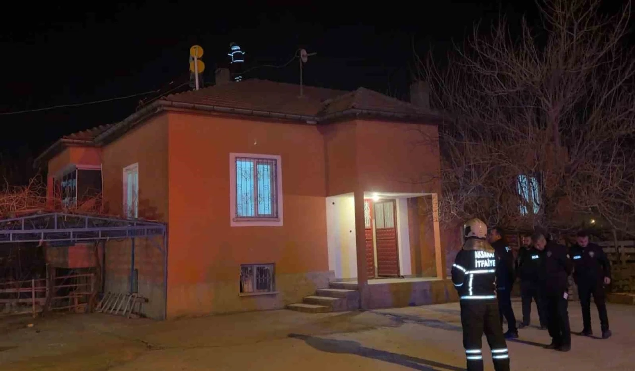 Aksaray&rsquo;da m&uuml;stakil evde baca yangını paniğe neden oldu
