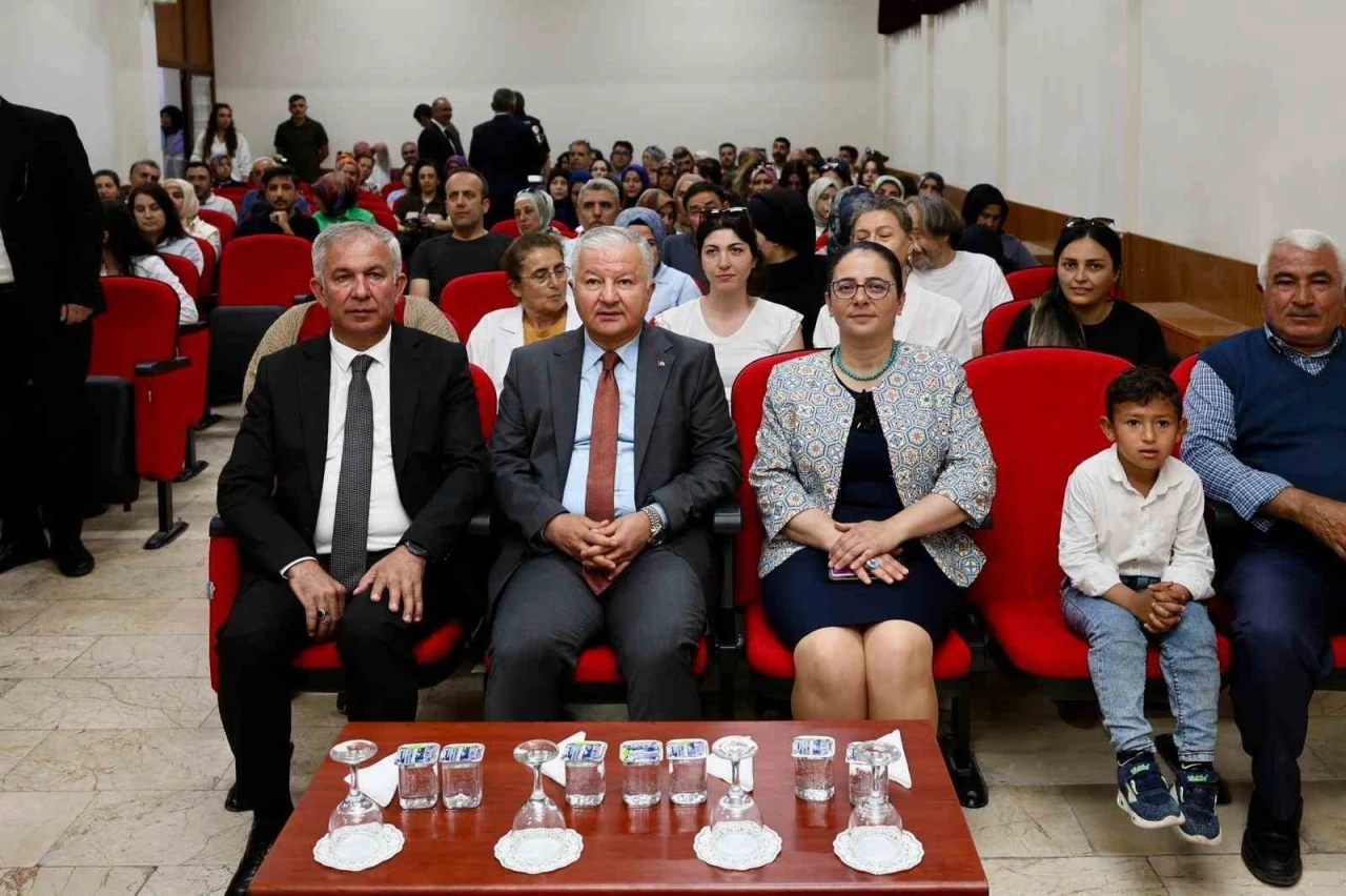 Aksaray&rsquo;da okullarda velilere narkotik farkındalık eğitimi veriliyor
