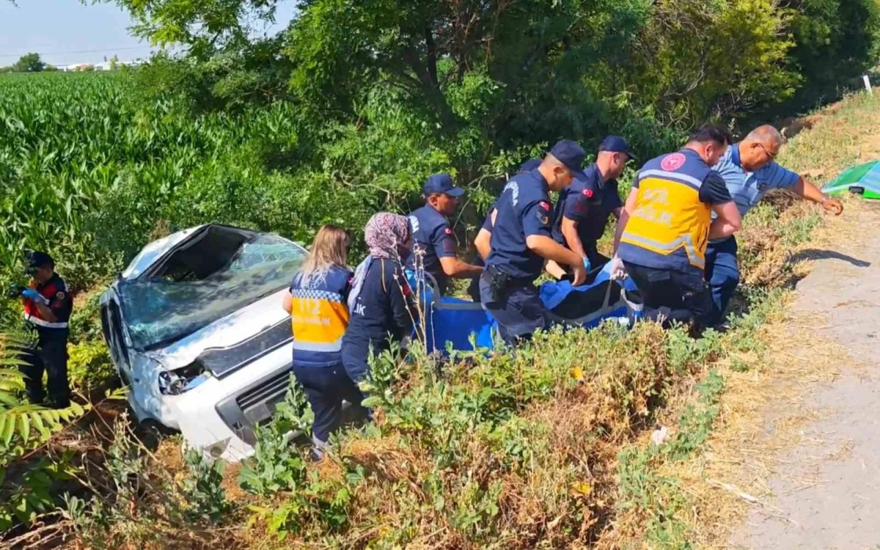 Aksaray&rsquo;da otomobil takla attı: 3 &ouml;l&uuml;, 1 yaralı
