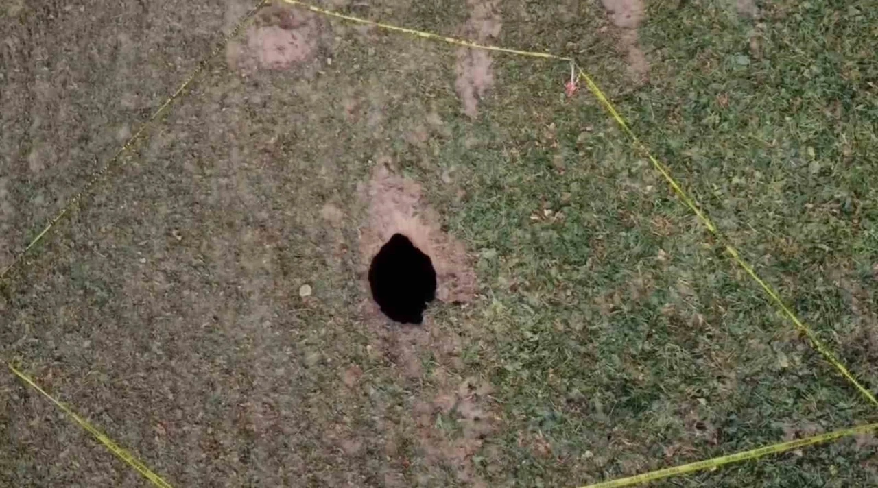 Aksaray’da pancar tarlasında obruk oluştu
