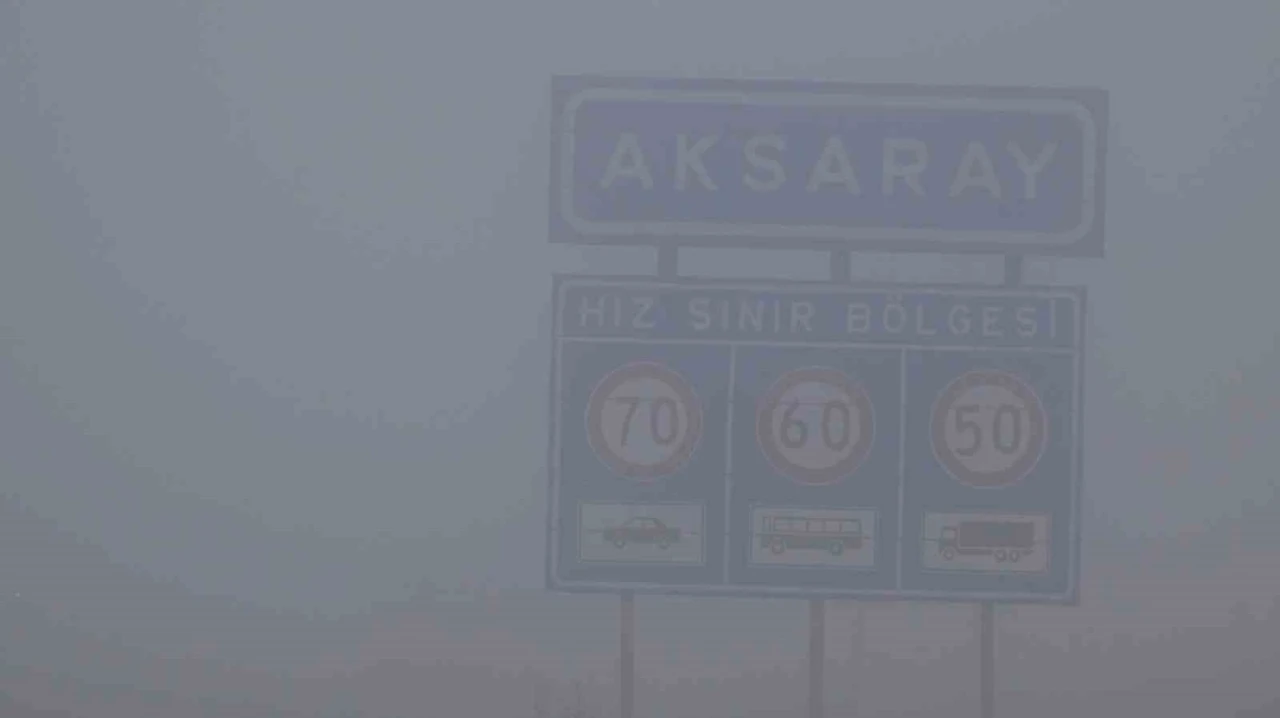 Aksaray’da yoğun sis, görüş mesafesini 10 metreye kadar düşürdü