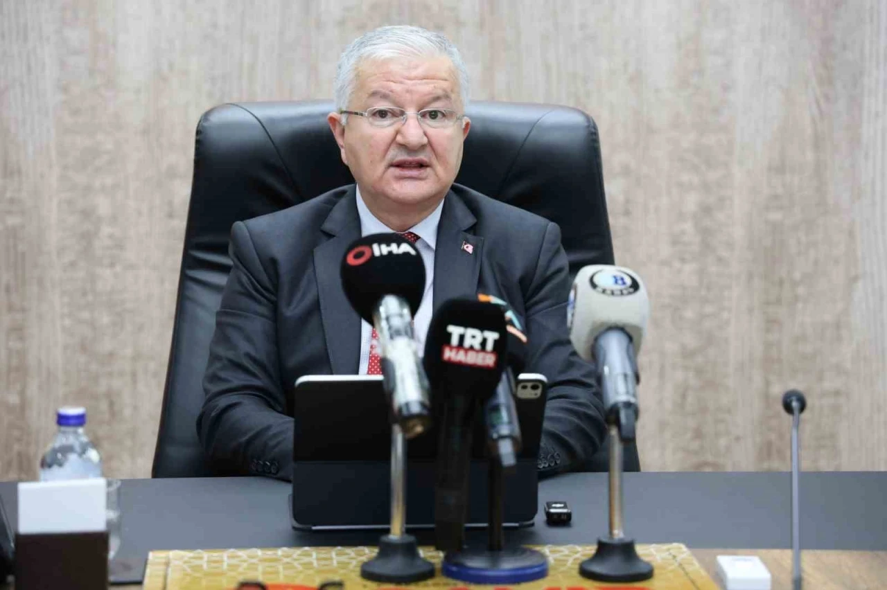 Aksaray Valisi Duru: "Gen&ccedil;lerimizi bağımlılıktan korumak i&ccedil;in t&uuml;m imkanlarımızı seferber edeceğiz"
