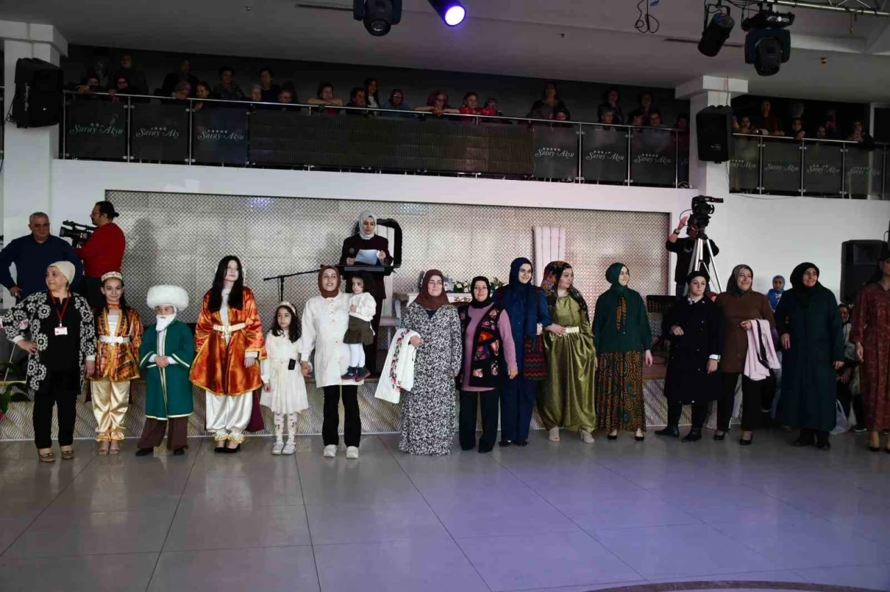 Akşehir&rsquo;de Halk Eğitim Merkezi&rsquo;nden giyim defilesi

