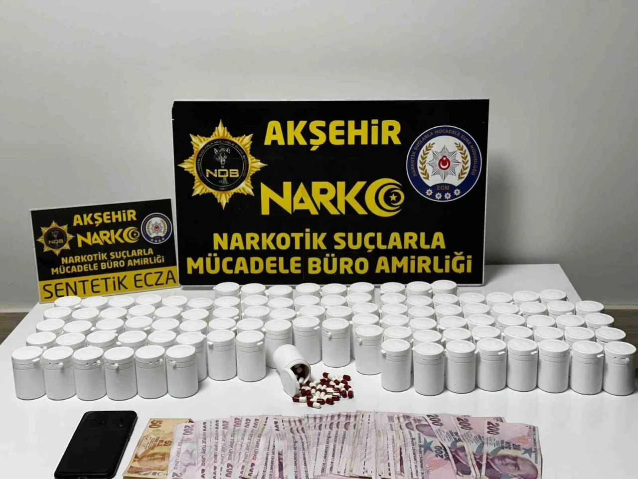 Akşehir&rsquo;de uyuşturucu operasyonu: 5 bin 500 hap ele ge&ccedil;irildi
