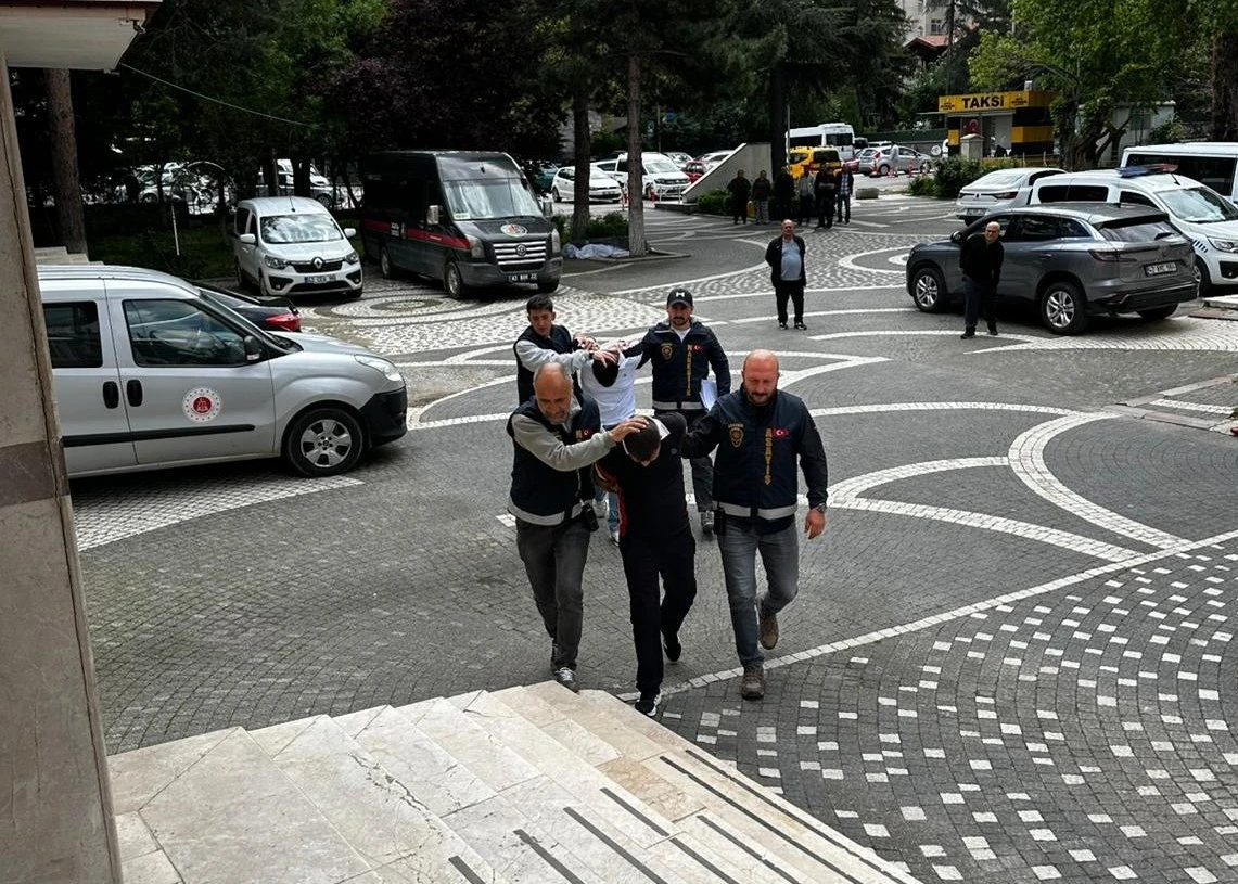 Akşehir polisi 14 bin kullanımlık bonzai ele ge&ccedil;irdi
