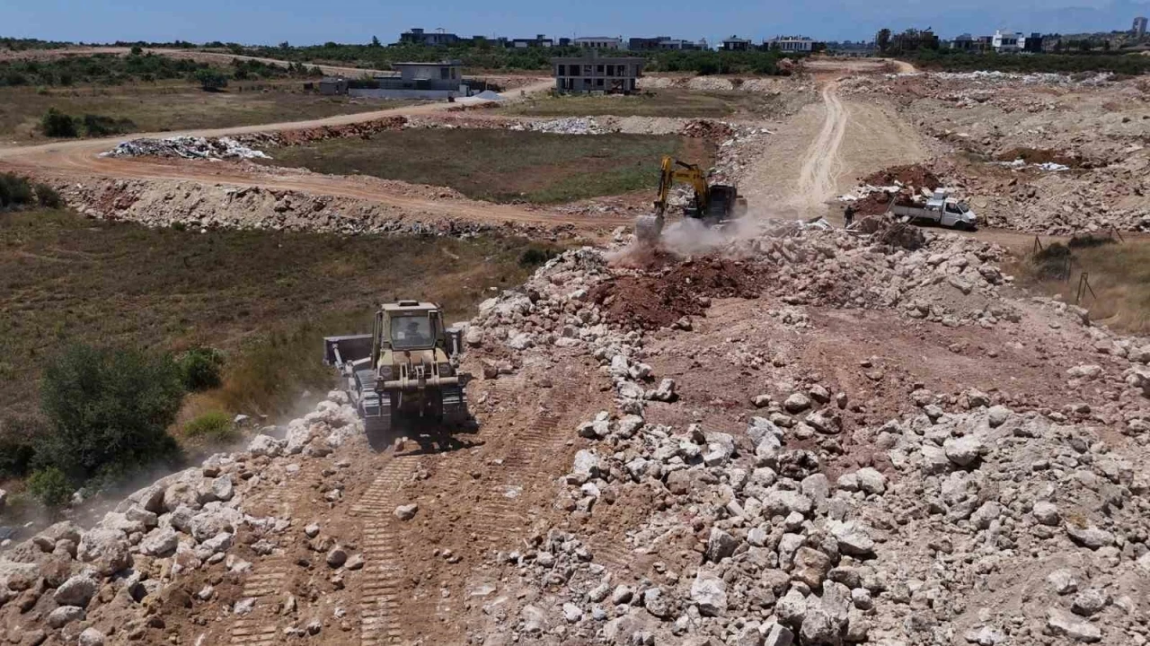 Aksu&rsquo;da yeni imar yolu &ccedil;alışmaları devam ediyor
