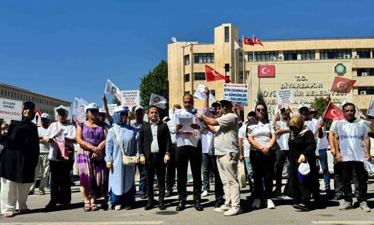 Ak&uuml;z&uuml;m, işten &ccedil;ıkarılan iş&ccedil;iler ile bir araya geldi
